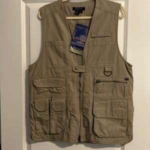 NWT: 5.11 Tactical Series Mens Medium Hunting, Fishing, Utility Khaki Vest 80001